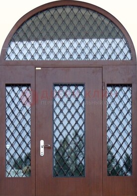 Крепкая стальная арочная дверь со стеклом и ковкой ДА-21 в Всеволожске