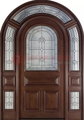 Арочная дверь со стеклом и ковкой ДА-34 для загородного дома в Всеволожске