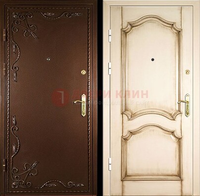 Квартирная коричневая стальная дверь с ковкой ДК-1 в Всеволожске
