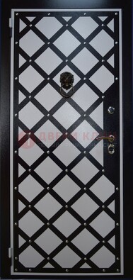 Стальная дверь с ковкой и порошковым окрасом ДК-8 для квартиры в Всеволожске