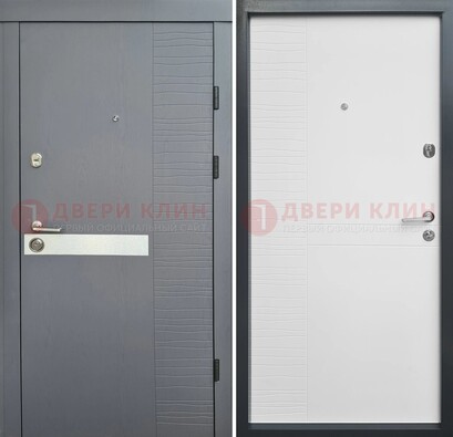 Серая металлическая дверь с белой резной МДФ панелью ДМ-215 в Всеволожске