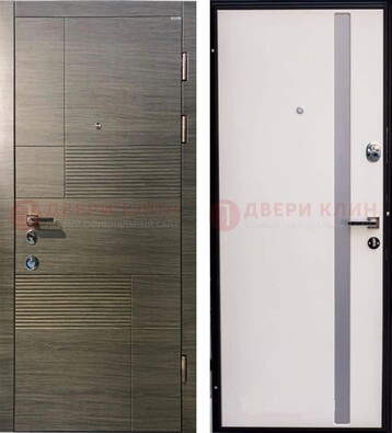 Стальная белая дверь c МДФ с молдингами ДМ-266 в Всеволожске