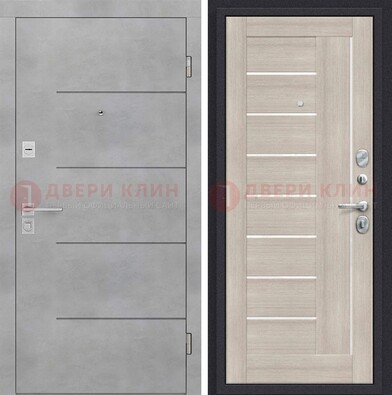 Светло-серая стальная дверь МДФ ДМ-470 в Перми