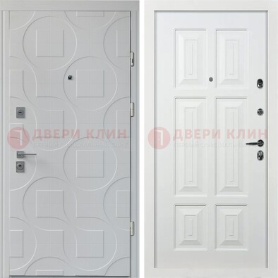 Белая стальная дверь в квартиру с панелями МДФ ДМ-494 в Всеволожске