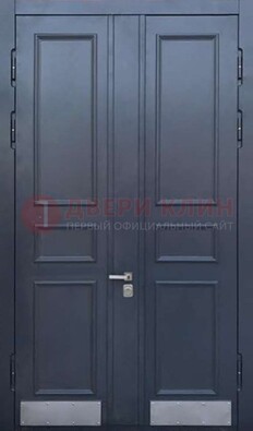 Черная двухстворчатая дверь для улицы с МДФ ДМ-535 в Всеволожске
