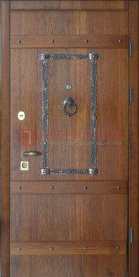 Темная стальная дверь с массивом дуба с ковкой ДМД-37 в Всеволожске