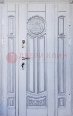 Белая двухстворчатая дверь с массивом дуба ДМД-72 в Всеволожске