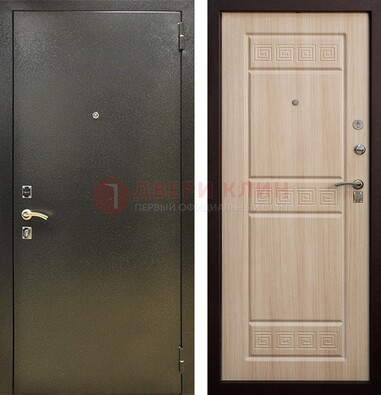 Железная темно-серая дверь с порошковым напылением и МДФ с резьбой ДП-276 в Всеволожске