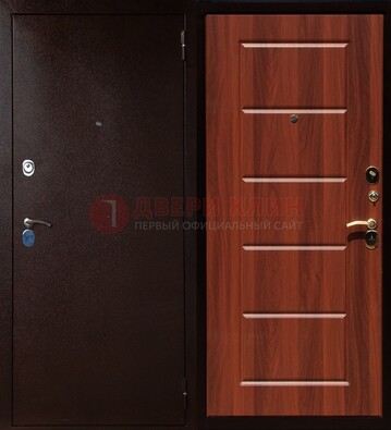 Темная железная дверь с порошковым окрасом ДП-30 в Всеволожске