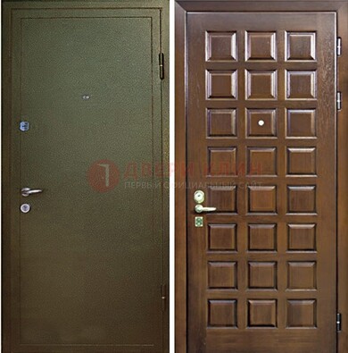 Зеленая входная дверь с порошковым окрасом ДП-64 в Всеволожске