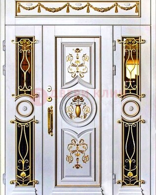 Белая стальная парадная дверь с золотыми элементами ДПР-80 в Всеволожске