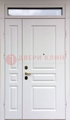 Белая двухстворчатая металлическая дверь со стеклом ДС-63 в Всеволожске