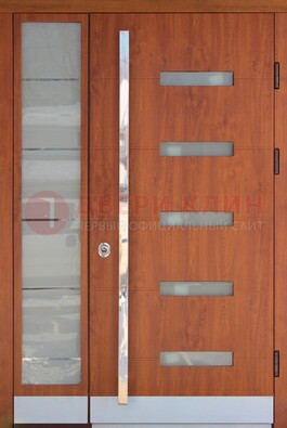 Коричневая металлическая дверь со стеклом ДС-72 в Всеволожске