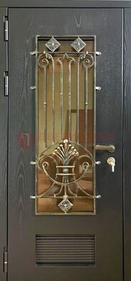 Одностворчатая железная дверь со стеклом и ковкой для дома ДСК-101 в Всеволожске