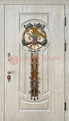 Светлая железная дверь со стеклом ковкой для коттеджа ДСК-134 в Всеволожске