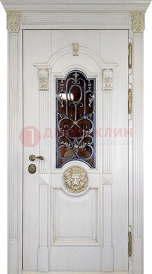 Белая железная дверь со стеклом и ковкой для кирпичного дома ДСК-155 в Всеволожске