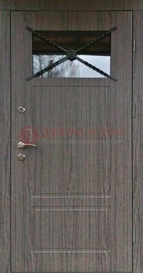 Уличная дверь со стеклом и ковкой вверху ДСК-190 в Всеволожске