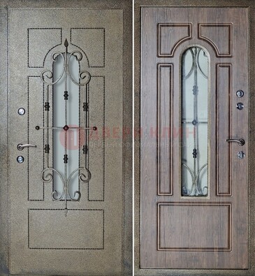 Внешняя стальная дверь со стеклом и ковкой зеленой ДСК-22 в Всеволожске