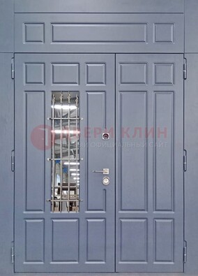 Серая двухстворчатая дверь Винорит со стеклом и ковкой ДСК-234 RAL 7024 в Всеволожске