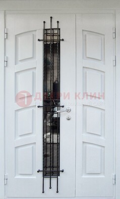 Белая полуторная стальная дверь с массивом для коттеджа ДСК-253 в Всеволожске
