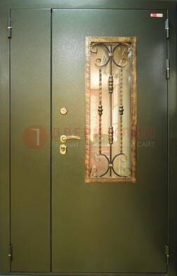 Стальная дверь со стеклом и ковкой ДСК-29 для квартиры в Челябинске