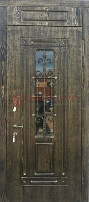 Зеленая входная дверь со стеклом и ковкой ДСК-67 в Всеволожске