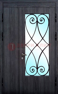 Стальная дверь со стеклом и ковкой ДСК-69 в деревянный дом в Всеволожске