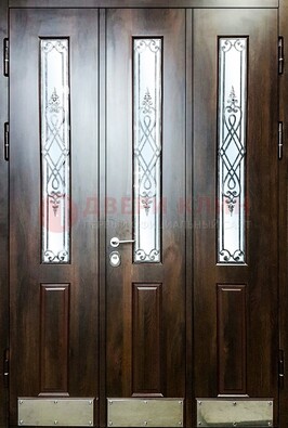 Входная дверь со стеклом и ковкой ДСК-72 в кирпичный дом в Всеволожске