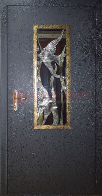 Металлическая дверь со стеклом и ковкой ДСК-82 для крыльца в Сосновый Бор