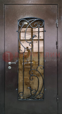 Металлическая дверь со стеклом и ковкой ДСК-95 для магазина в Всеволожске