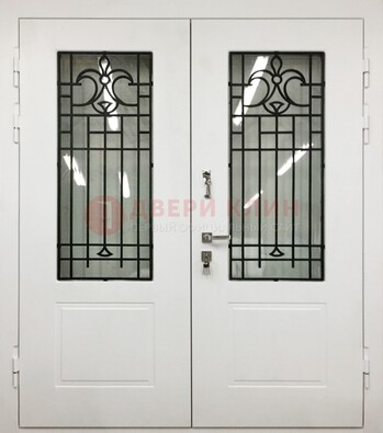 Белая двухстворчатая уличная дверь Винорит со стеклом ДСТ-4 в Всеволожске
