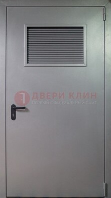 Серая железная техническая дверь с вентиляционной решеткой ДТ-12 в Всеволожске