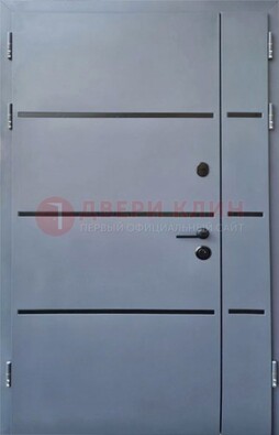 Серая металлическая тамбурная дверь с молдингами ДТМ-42 в Всеволожске