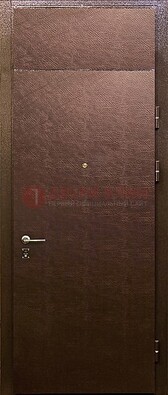 Коричневая стальная дверь с винилискожей ДВ-24 в Всеволожске