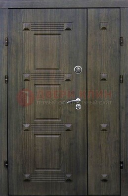 Железная филенчатая дверь с виноритом и МДФ Миланский орех ДВТ-143 в Всеволожске