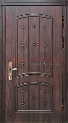 Коричневая уличная дверь с виноритом для дома ДВТ-235 в Всеволожске