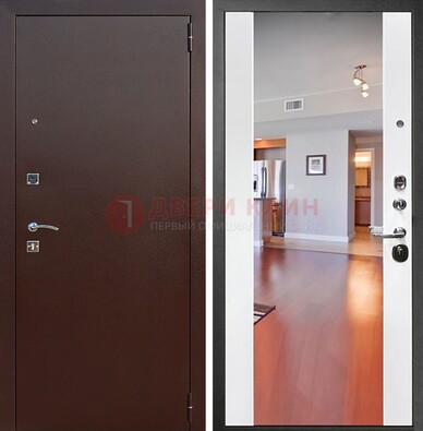 Темная дверь с порошковым покрытием с белой МДФ и зеркалом ДЗ-67 в Всеволожске