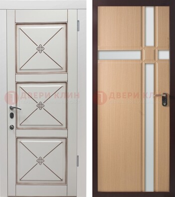 Белая уличная дверь с зеркальными вставками внутри ДЗ-94 в Всеволожске