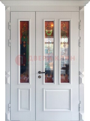 Белая полуторная металлическая дверь с витражом ВЖ-12 в Всеволожске